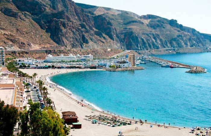 playa-aguadulce-roquetas-de-mar-en-almeria